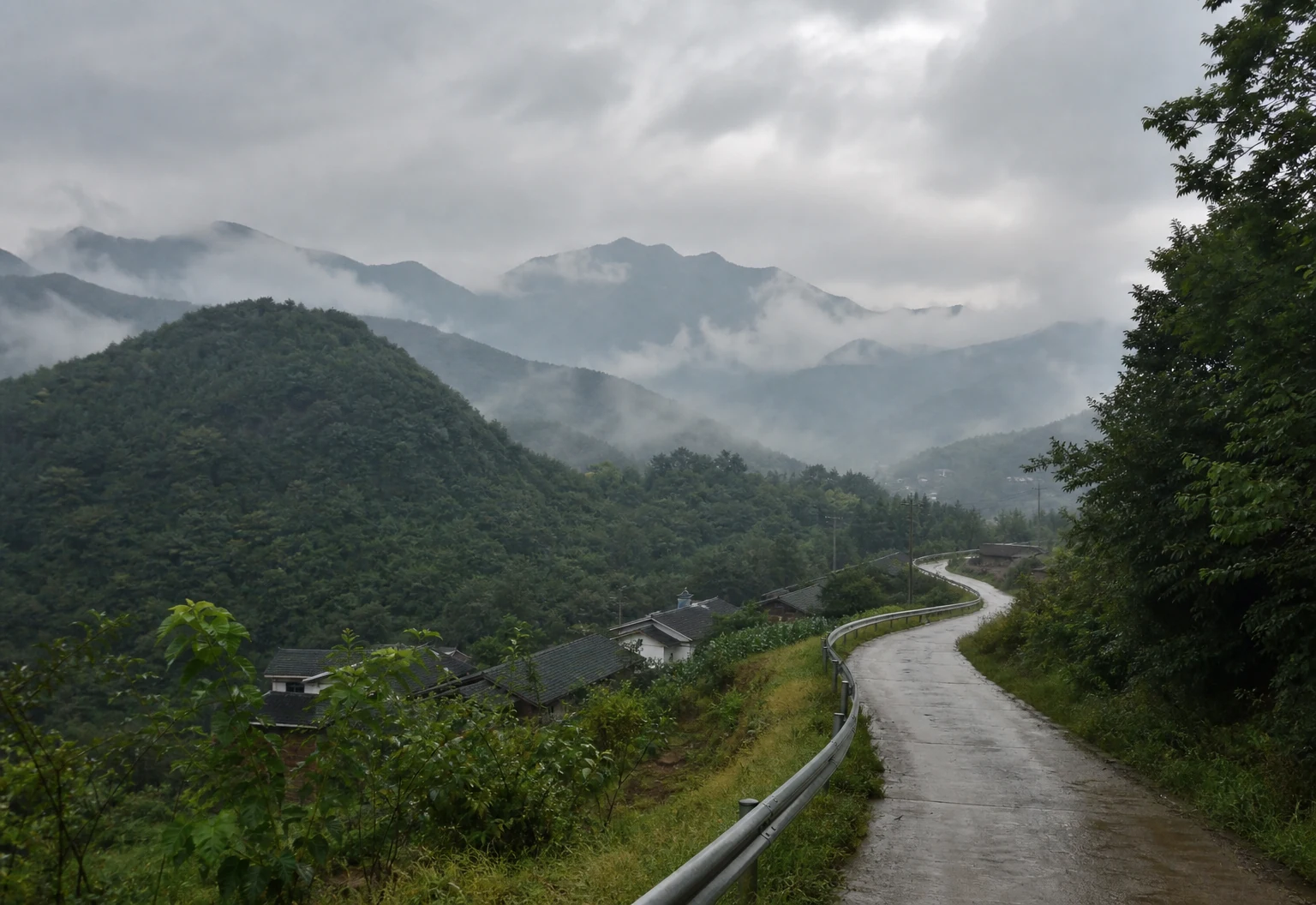 AI生成的黄陂山路与村落示意影像，非历史原件